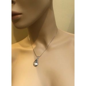 925 Sterling Silver Necklace with a Pearl Pendant